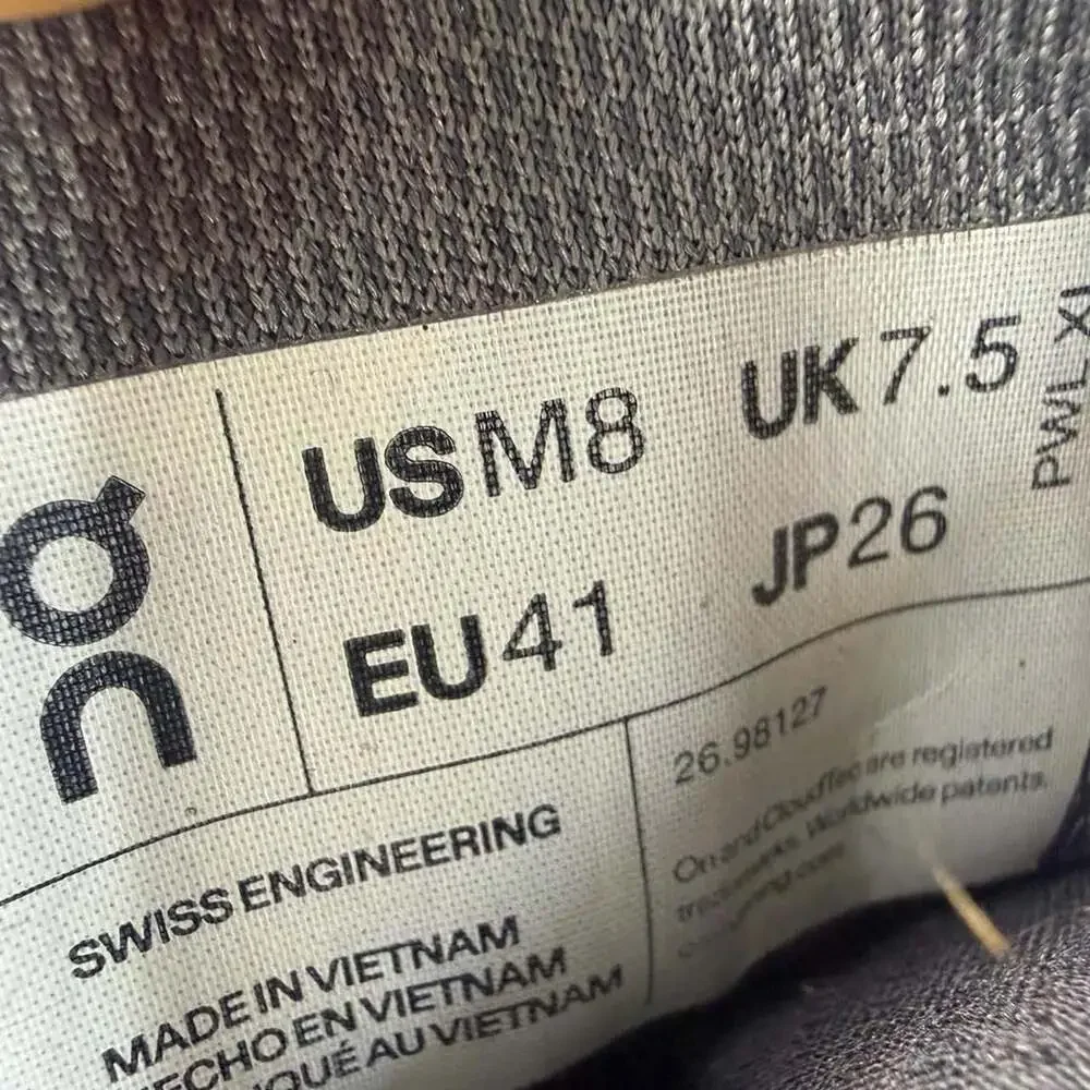 On Running vintage y2k